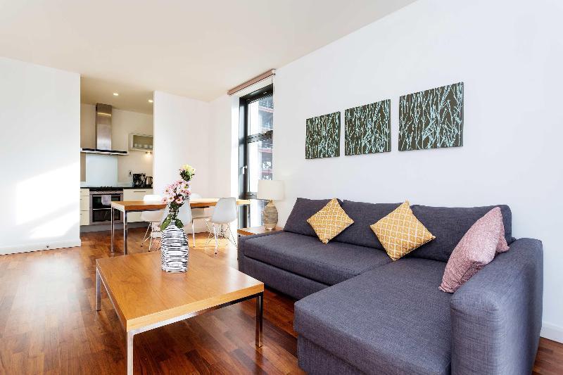 Oyo 30336 Discovery Dock New 2 Bed 3* London
